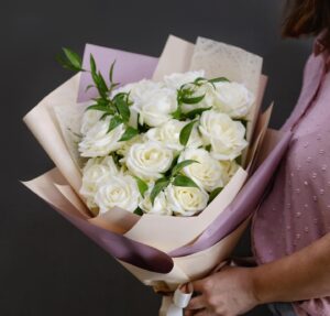 Buchet 15 trandafiri albi