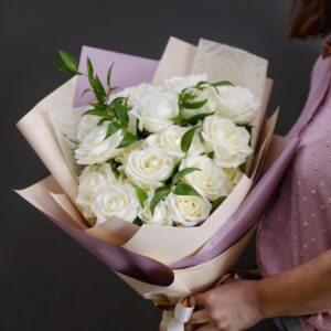 Buchet 15 trandafiri albi