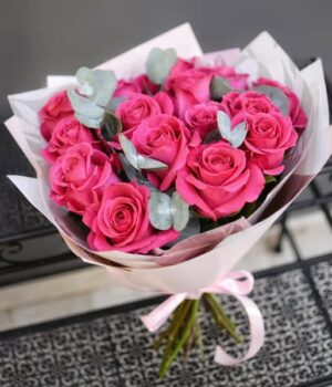 Buchet 15 trandafiri fucsia
